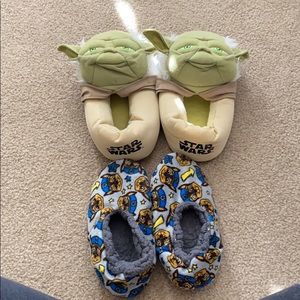 (2) pairs boys slippers